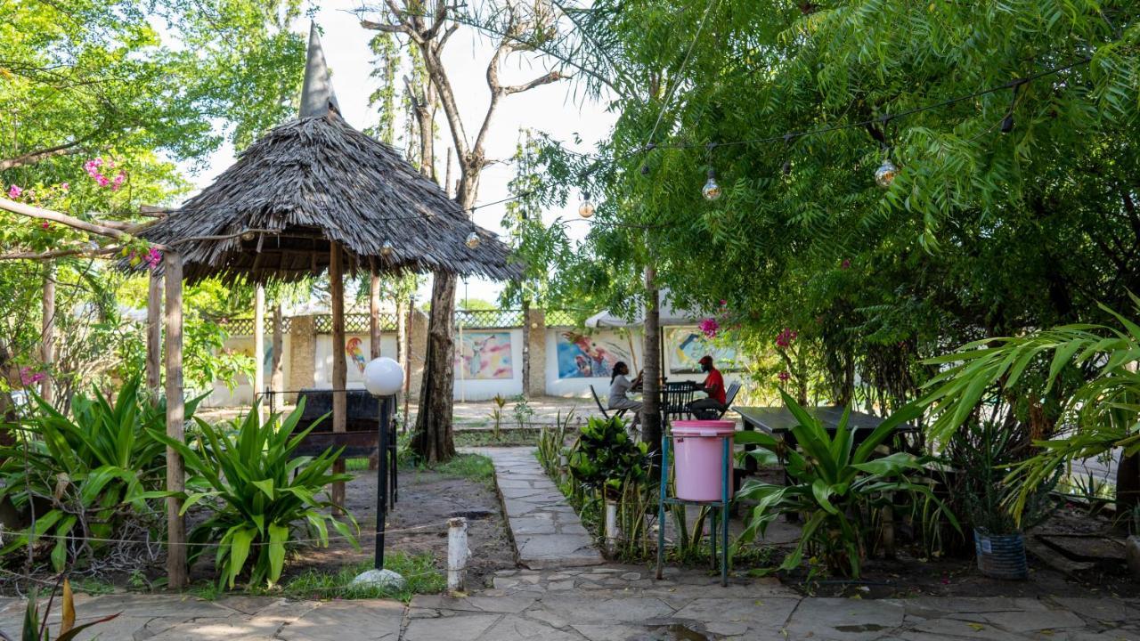 A Pousada Tulia House Backpackers Mombaça Exterior foto